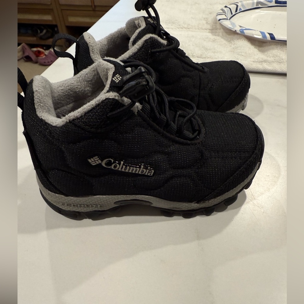 Toddler sz8 Columbia Kids Black and Gray Boots